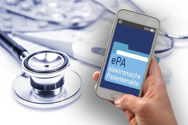 Die elektronische Patientenakte wird auf einem Smartphone geöffnet.